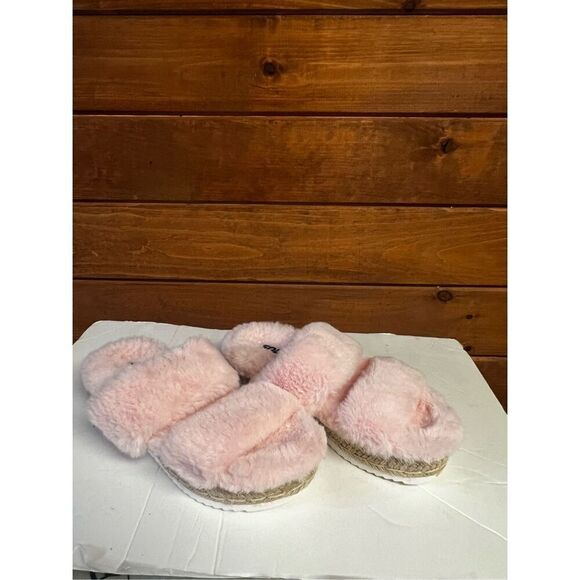 Soda Womans Faux Fur  Slippers/Sandals/  Pink Sz 6 NWOT - Picture 1 of 5